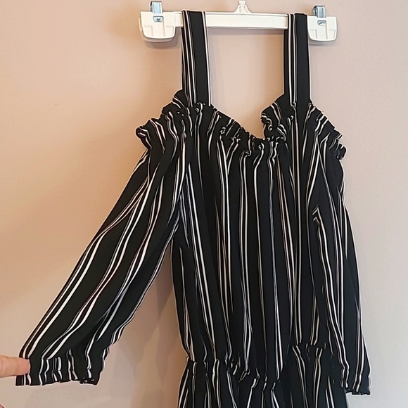 Subdued Vertical Stripe Off The Shoulder Romper Size M - Picture 2 of 3